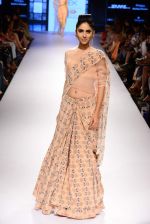 Model walk the ramp for Payal Singhal Show at Lakme Fashion Week 2015 Day 4 on 21st March 2015  (37)_550ec77422708.JPG