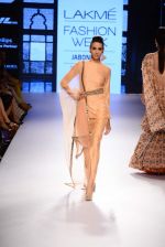 Model walk the ramp for Payal Singhal Show at Lakme Fashion Week 2015 Day 4 on 21st March 2015  (41)_550ec783cc726.JPG