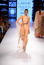Model walk the ramp for Payal Singhal Show at Lakme Fashion Week 2015 Day 4 on 21st March 2015  (42)_550ec787e71c5.JPG