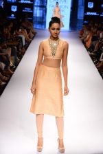Model walk the ramp for Payal Singhal Show at Lakme Fashion Week 2015 Day 4 on 21st March 2015  (65)_550ec7cc5235a.JPG