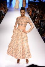 Model walk the ramp for Payal Singhal Show at Lakme Fashion Week 2015 Day 4 on 21st March 2015  (79)_550ec8062d98e.JPG