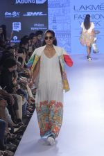 Model walk the ramp for Quirkbox Show at Lakme Fashion Week 2015 Day 3 on 20th March 2015 (87)_550e8e36228e6.JPG