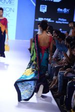 Model walk the ramp for Rimi Nayak Show at Lakme Fashion Week 2015 Day 4 on 21st March 2015 (119)_550eca0466255.JPG