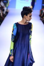 Model walk the ramp for Rimi Nayak Show at Lakme Fashion Week 2015 Day 4 on 21st March 2015 (131)_550eca53cd952.JPG