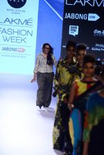 Model walk the ramp for Rimi Nayak Show at Lakme Fashion Week 2015 Day 4 on 21st March 2015 (141)_550eca8b277d7.JPG