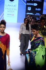 Model walk the ramp for Rimi Nayak Show at Lakme Fashion Week 2015 Day 4 on 21st March 2015 (144)_550eca98916d9.JPG
