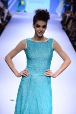 Model walk the ramp for Rimi Nayak Show at Lakme Fashion Week 2015 Day 4 on 21st March 2015 (35)_550ec85f1c2e6.JPG