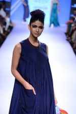 Model walk the ramp for Rimi Nayak Show at Lakme Fashion Week 2015 Day 4 on 21st March 2015 (84)_550ec93197699.JPG