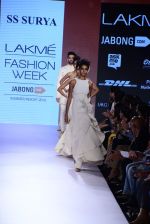 Model walk the ramp for SS Surya Show at Lakme Fashion Week 2015 Day 4 on 21st March 2015 (161)_550ecafb51072.JPG
