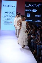 Model walk the ramp for SS Surya Show at Lakme Fashion Week 2015 Day 4 on 21st March 2015 (163)_550ecb038d535.JPG