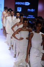 Model walk the ramp for SS Surya Show at Lakme Fashion Week 2015 Day 4 on 21st March 2015 (167)_550ecb0e625d8.JPG
