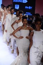 Model walk the ramp for SS Surya Show at Lakme Fashion Week 2015 Day 4 on 21st March 2015 (168)_550ecb0fa5176.JPG