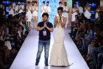 Model walk the ramp for SS Surya Show at Lakme Fashion Week 2015 Day 4 on 21st March 2015 (187)_550ecb3ad2052.JPG