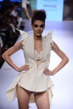 Model walk the ramp for SS Surya Show at Lakme Fashion Week 2015 Day 4 on 21st March 2015 (19)_550ec83d6277b.JPG