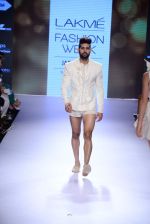 Model walk the ramp for SS Surya Show at Lakme Fashion Week 2015 Day 4 on 21st March 2015 (20)_550ec8403ab73.JPG