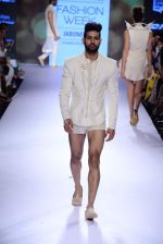 Model walk the ramp for SS Surya Show at Lakme Fashion Week 2015 Day 4 on 21st March 2015 (24)_550ec84b0f8c4.JPG
