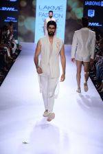 Model walk the ramp for SS Surya Show at Lakme Fashion Week 2015 Day 4 on 21st March 2015 (29)_550ec85aa1492.JPG