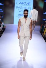 Model walk the ramp for SS Surya Show at Lakme Fashion Week 2015 Day 4 on 21st March 2015 (35)_550ec86bb5ed7.JPG