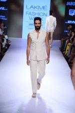 Model walk the ramp for SS Surya Show at Lakme Fashion Week 2015 Day 4 on 21st March 2015 (36)_550ec86e03327.JPG
