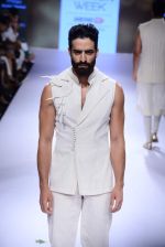 Model walk the ramp for SS Surya Show at Lakme Fashion Week 2015 Day 4 on 21st March 2015 (39)_550ec8778e4f5.JPG