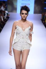 Model walk the ramp for SS Surya Show at Lakme Fashion Week 2015 Day 4 on 21st March 2015 (50)_550ec8a386278.JPG