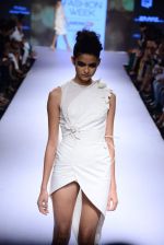 Model walk the ramp for SS Surya Show at Lakme Fashion Week 2015 Day 4 on 21st March 2015 (60)_550ec8d066ca7.JPG