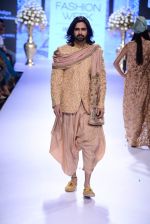 Model walk the ramp for SVA Show at Lakme Fashion Week 2015 Day 4 on 21st March 2015 (146)_550ecaf06965d.JPG