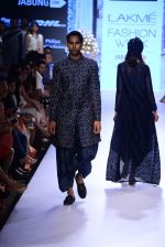 Model walk the ramp for SVA Show at Lakme Fashion Week 2015 Day 4 on 21st March 2015 (35)_550ec884acc61.JPG