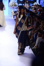 Model walk the ramp for SVA Show at Lakme Fashion Week 2015 Day 4 on 21st March 2015 (80)_550ec950c7bd4.JPG