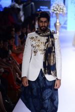 Model walk the ramp for SVA Show at Lakme Fashion Week 2015 Day 4 on 21st March 2015 (81)_550ec95595e61.JPG