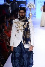 Model walk the ramp for SVA Show at Lakme Fashion Week 2015 Day 4 on 21st March 2015 (82)_550ec95a4b545.JPG