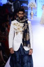 Model walk the ramp for SVA Show at Lakme Fashion Week 2015 Day 4 on 21st March 2015 (83)_550ec95e91137.JPG