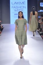 Model walk the ramp for Shift Show at Lakme Fashion Week 2015 Day 3 on 20th March 2015 (21)_550e8bcfd86bd.JPG