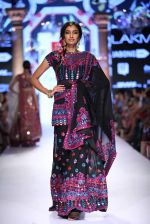 Model walk the ramp for Suneet Varma Show at Lakme Fashion Week 2015 Day 4 on 21st March 2015 (119)_550ea8a0674b3.JPG