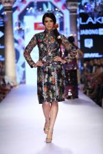 Model walk the ramp for Suneet Varma Show at Lakme Fashion Week 2015 Day 4 on 21st March 2015 (121)_550ea8a536278.JPG