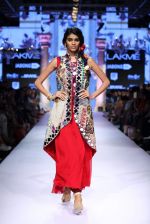 Model walk the ramp for Suneet Varma Show at Lakme Fashion Week 2015 Day 4 on 21st March 2015 (140)_550ea8d1bbdb7.JPG