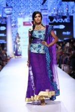 Model walk the ramp for Suneet Varma Show at Lakme Fashion Week 2015 Day 4 on 21st March 2015 (150)_550ea8e7be09f.JPG
