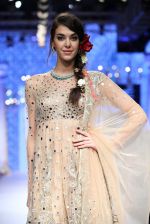 Model walk the ramp for Suneet Varma Show at Lakme Fashion Week 2015 Day 4 on 21st March 2015 (188)_550ea946028d2.JPG