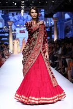 Model walk the ramp for Suneet Varma Show at Lakme Fashion Week 2015 Day 4 on 21st March 2015 (203)_550ea9642e074.JPG