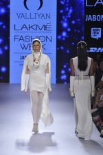 Model walk the ramp for Valliyan by Nitya Show at Lakme Fashion Week 2015 Day 3 on 20th March 2015 (123)_550e8ee3cf905.JPG