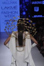 Model walk the ramp for Valliyan by Nitya Show at Lakme Fashion Week 2015 Day 3 on 20th March 2015 (148)_550e8f7d27c91.JPG