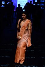 Mouni Roy at Payal Singhal Show at Lakme Fashion Week 2015 Day 4 on 21st March 2015 (7)_550ec701ad6ca.JPG