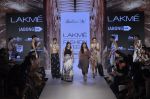 Soha Ali Khan walk the ramp for Babita M Show at Lakme Fashion Week 2015 Day 3 on 20th March 2015 (35)_550e8e074e31c.JPG