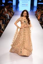 Tamannaah Bhatia walk the ramp for Payal Singhal Show at Lakme Fashion Week 2015 Day 4 on 21st March 2015  (325)_550ec7bf2400a.JPG