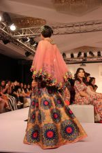 Karisma Kapoor walk the ramp for Neha Aggarwal Show at Lakme Fashion Week 2015 Day 5 on 22nd March 2015 (32)_550ff5341c807.JPG