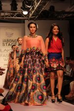Karisma Kapoor walk the ramp for Neha Aggarwal Show at Lakme Fashion Week 2015 Day 5 on 22nd March 2015 (37)_550ff539abc4a.JPG