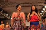 Karisma Kapoor walk the ramp for Neha Aggarwal Show at Lakme Fashion Week 2015 Day 5 on 22nd March 2015 (48)_550ff54b4c5e8.JPG