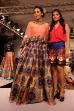 Karisma Kapoor walk the ramp for Neha Aggarwal Show at Lakme Fashion Week 2015 Day 5 on 22nd March 2015 (53)_550ff551ee627.JPG