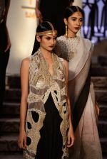 Model walk the ramp for Anamika Khanna Grand Finale Show at Lakme Fashion Week 2015 Day 5 on 22nd March 2015  (102)_550fe0cf24b86.JPG