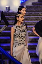 Model walk the ramp for Anamika Khanna Grand Finale Show at Lakme Fashion Week 2015 Day 5 on 22nd March 2015  (140)_550fe12b7deb2.JPG